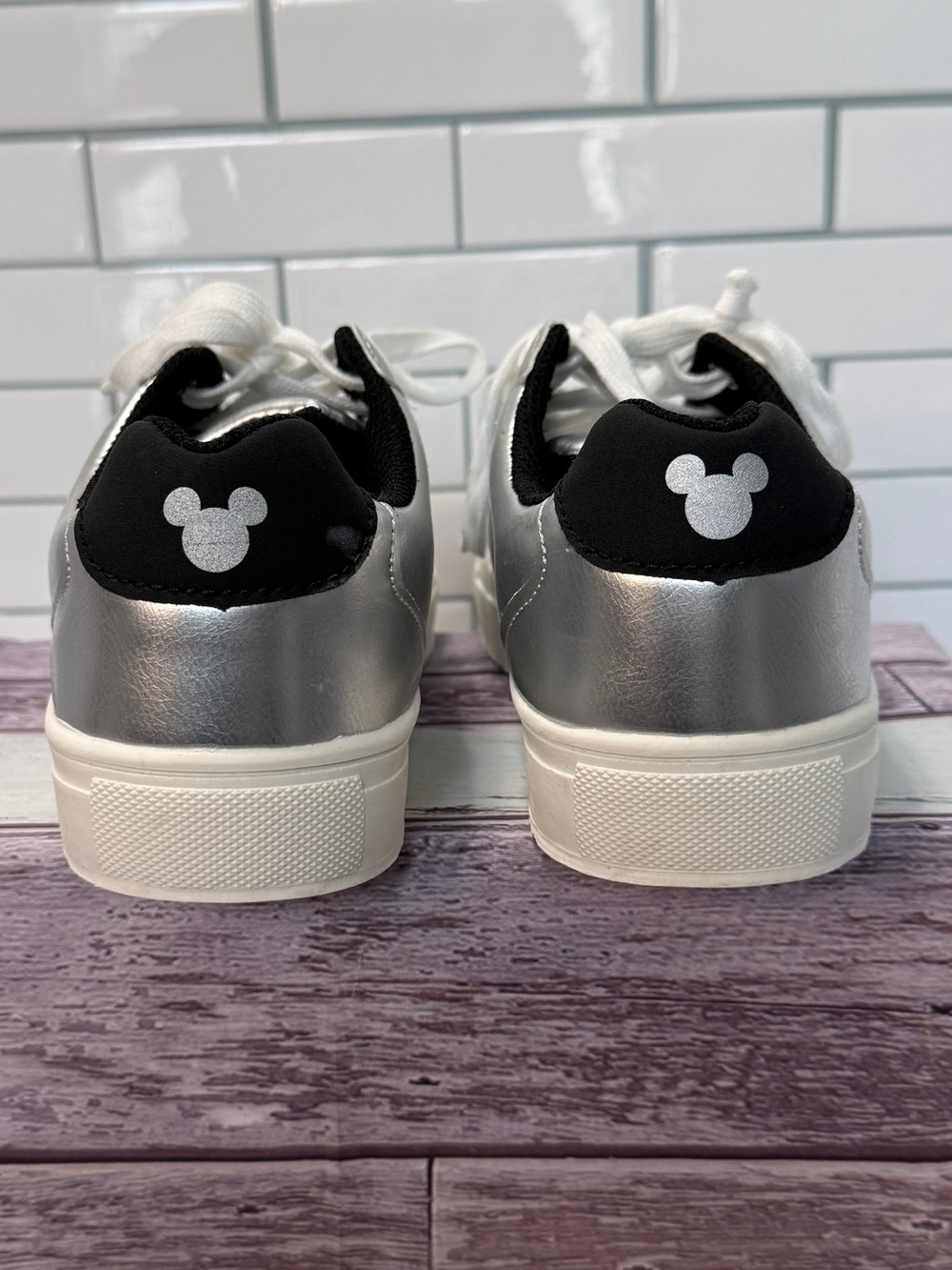 Limited edition Disney Mickey Mouse Big Kid Character Sneakers size 4 - Picture 6 of 8